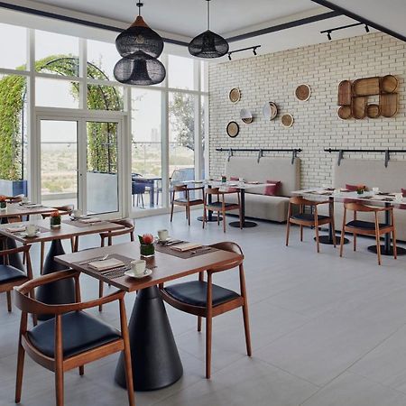 Movenpick Jumeirah Village Triangle Dubaj Kültér fotó Restaurant