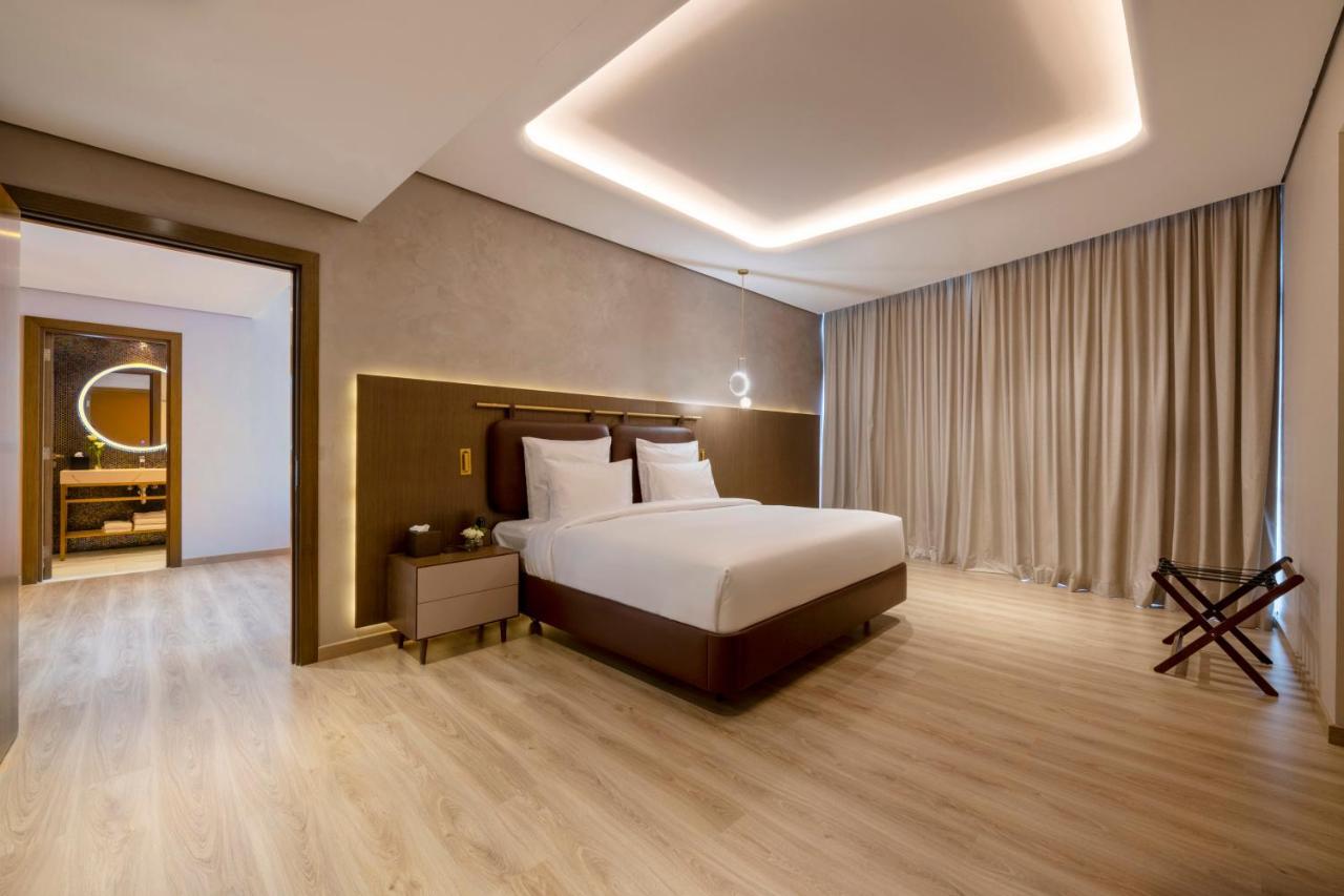 Movenpick Jumeirah Village Triangle Dubaj Kültér fotó Suite