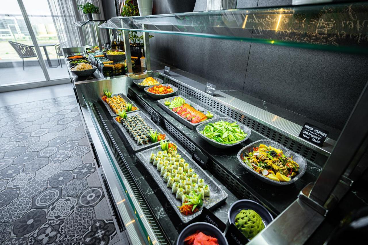 Movenpick Jumeirah Village Triangle Dubaj Kültér fotó A salad bar